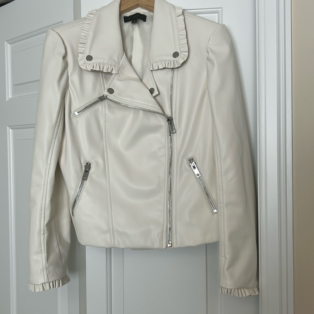 New Dance & Marvel brand short jacket. Size M.